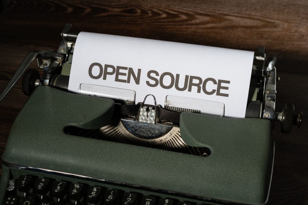 ¿Cómo integrar open-source en estrategias de ciberseguridad cloud? 1 pexels photo 12081252 6